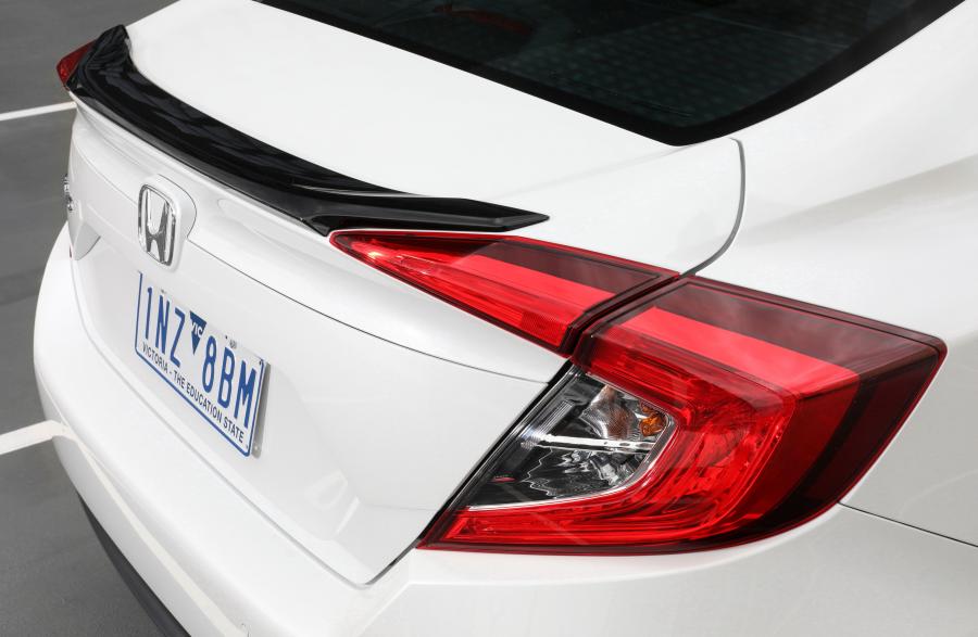 Детали экстерьера Honda Civic VTi-S Sedan (FC) 2019 года  (AU) (фото 19 из 28)